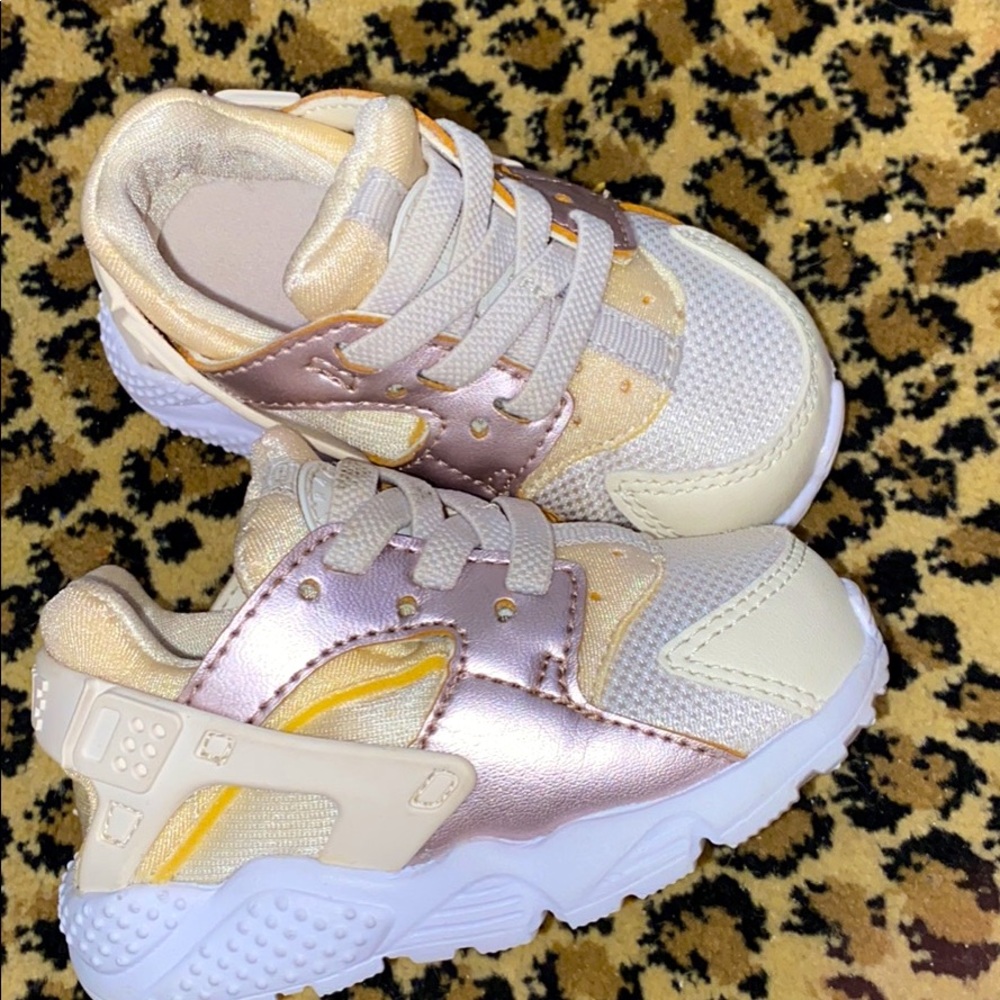 Infant sneakers size 4c